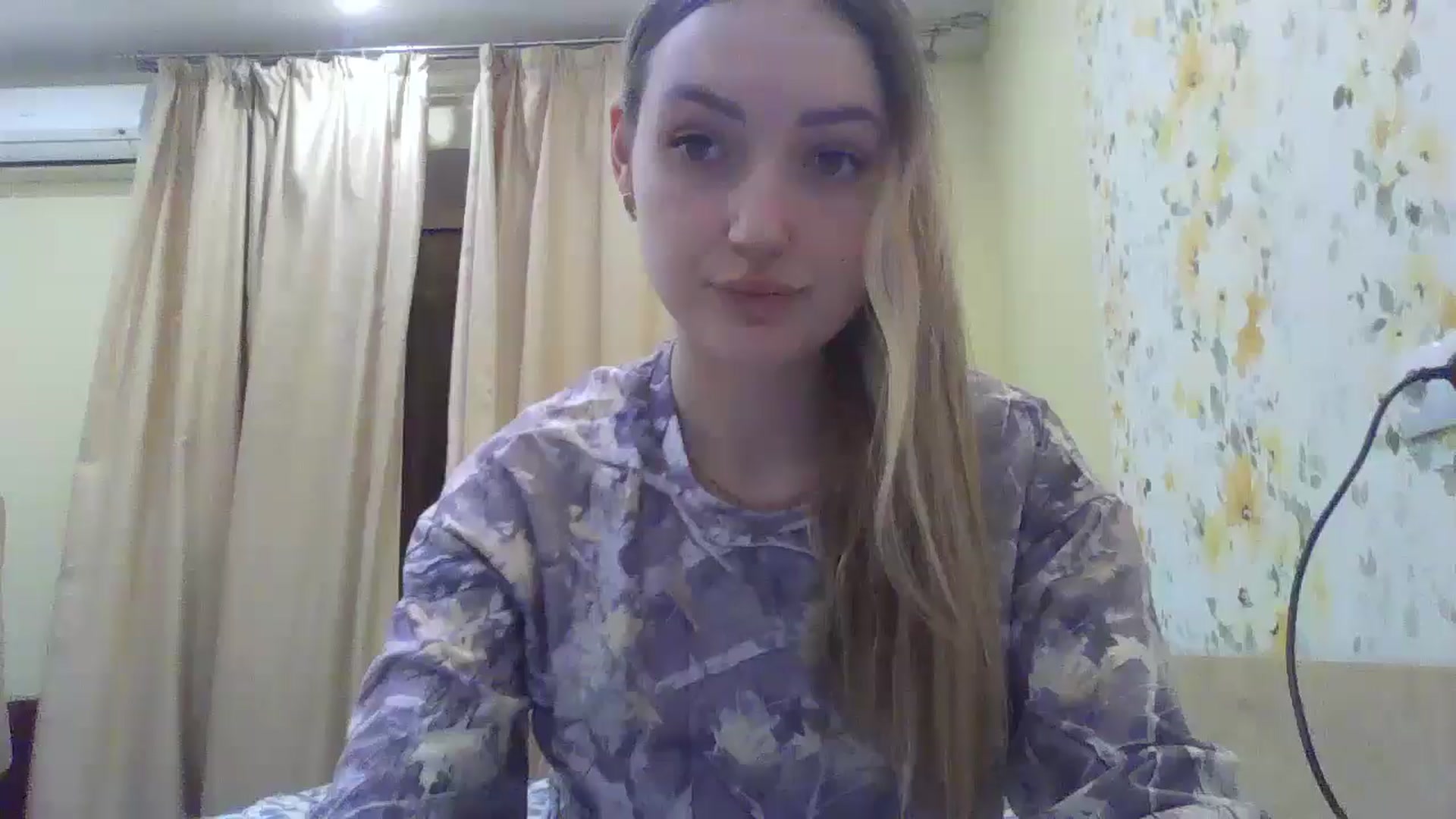 Gallery image thumbnail from EmmaDream18's myfreecams stream on, 12/26/2025, 24:13 image 16 of 20