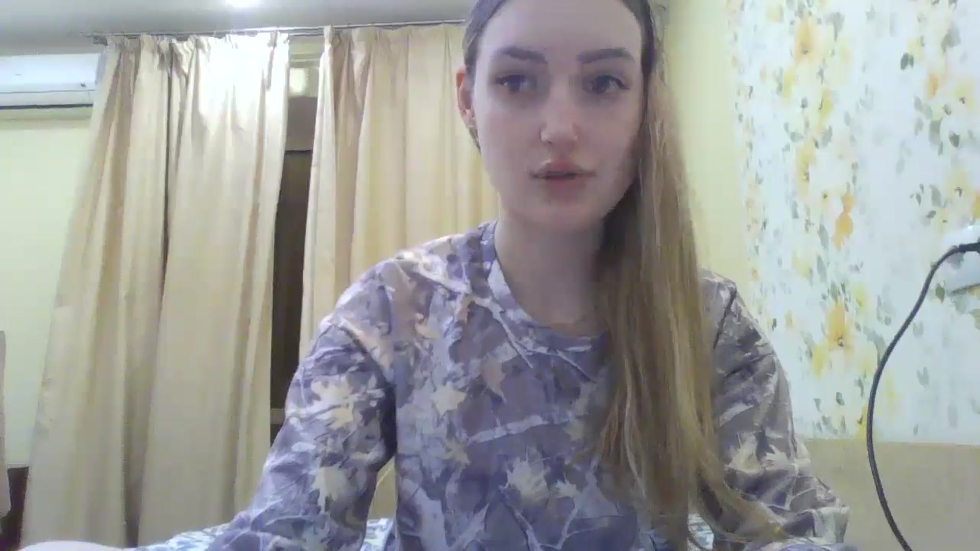 Gallery image thumbnail from EmmaDream18's myfreecams stream on, 12/26/2025, 24:13 image 6 of 20