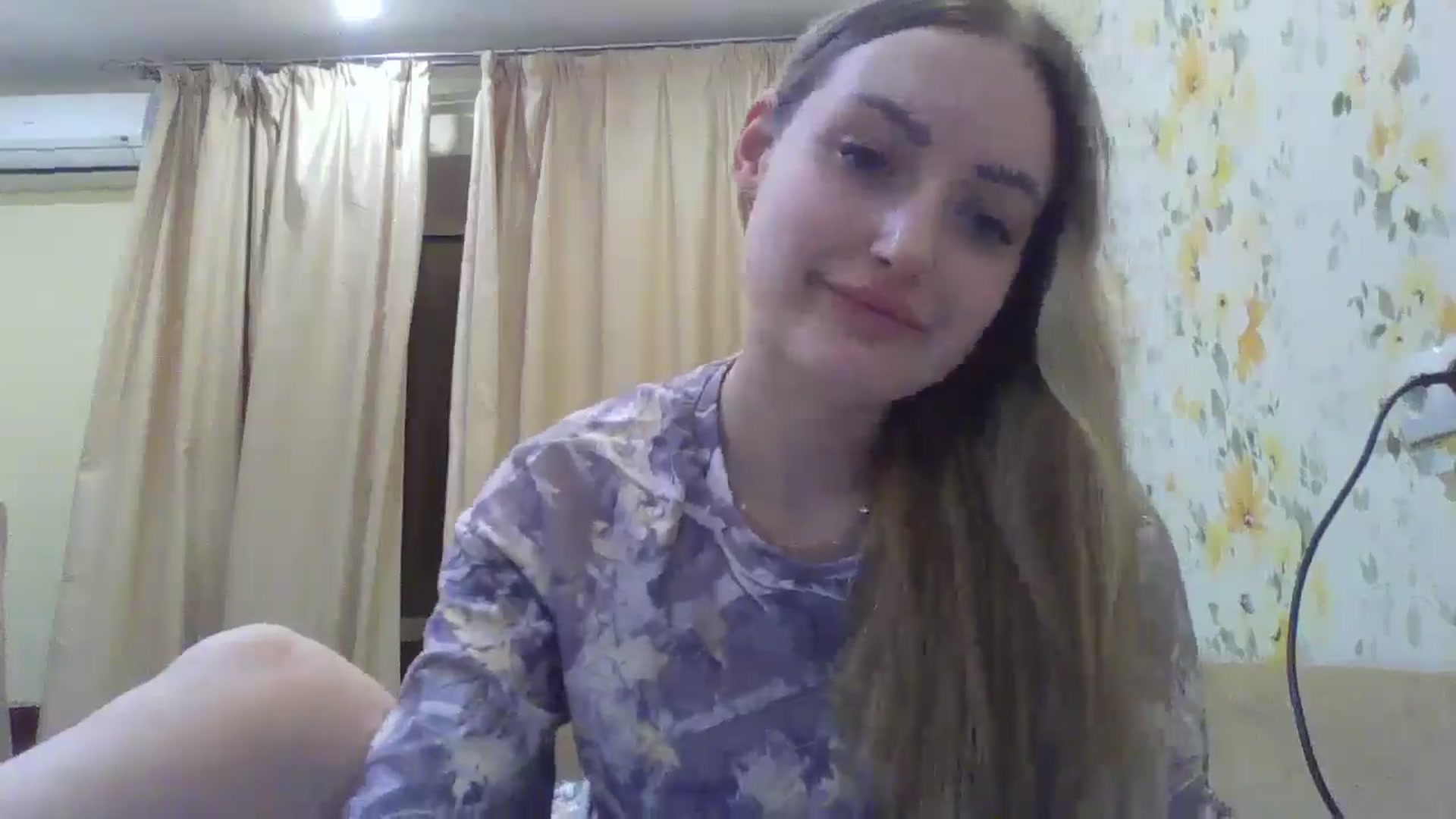 Gallery image thumbnail from EmmaDream18's myfreecams stream on, 12/26/2025, 24:13 image 18 of 20