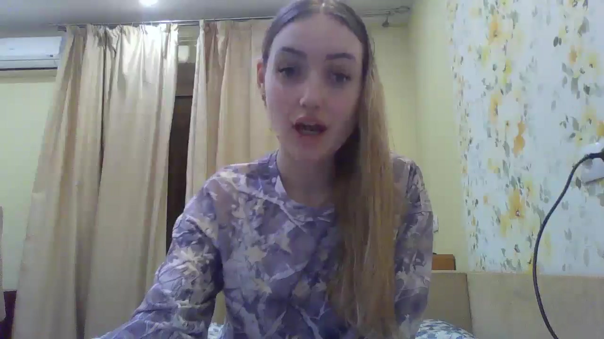 Gallery image thumbnail from EmmaDream18's myfreecams stream on, 12/26/2025, 24:13 image 11 of 20