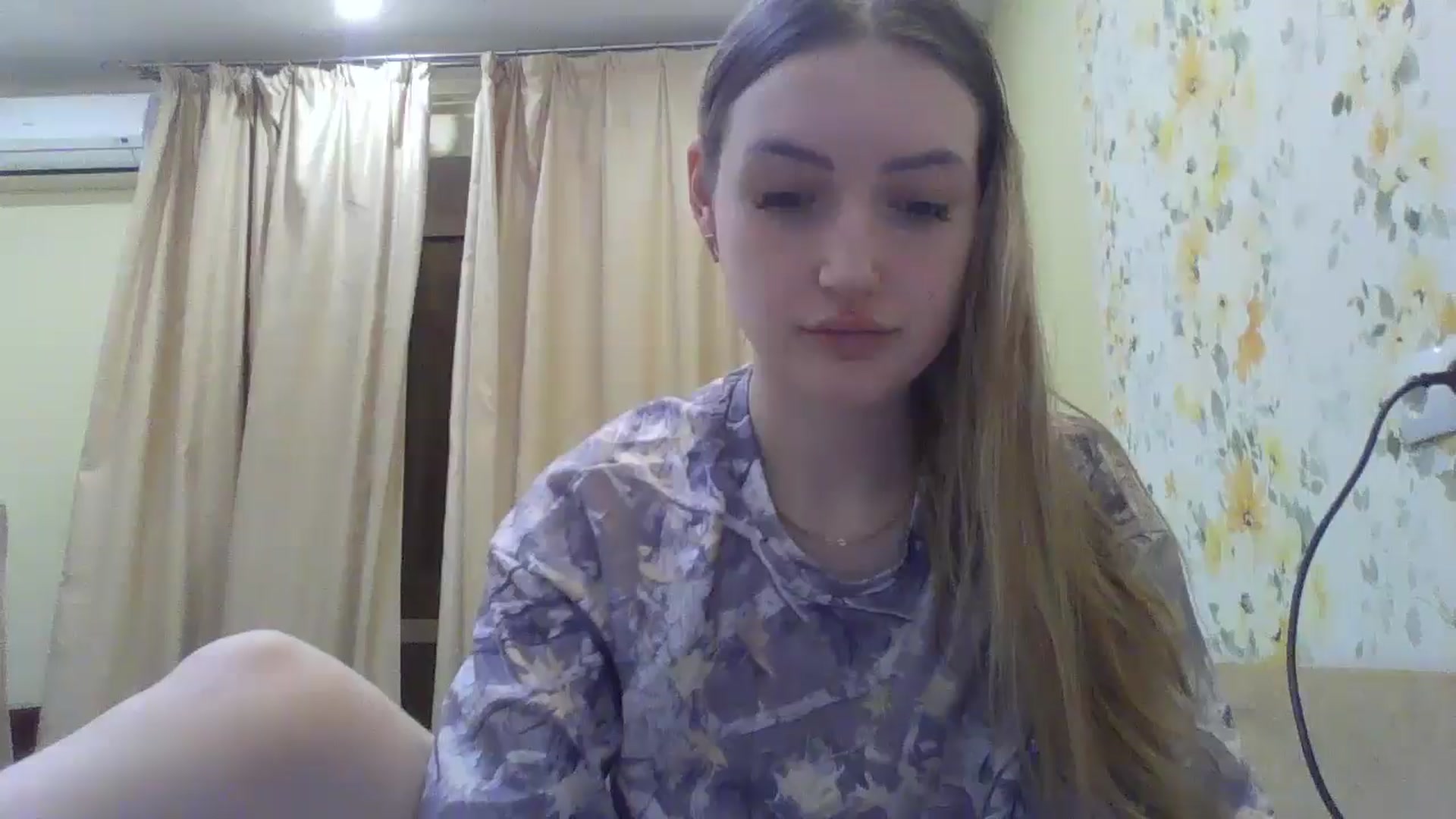 Gallery image thumbnail from EmmaDream18's myfreecams stream on, 12/26/2025, 24:13 image 20 of 20