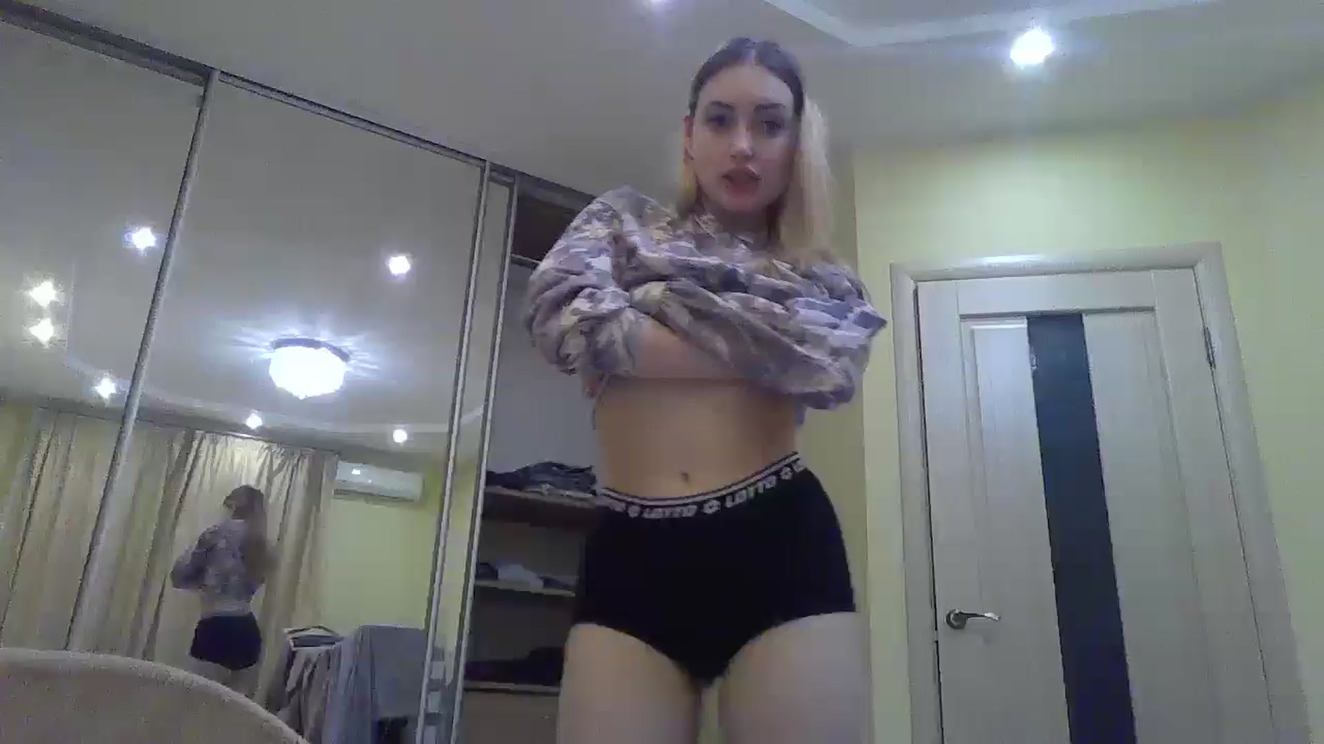 Gallery image thumbnail from EmmaDream18's myfreecams stream on, 12/26/2025, 01:11 image 5 of 20