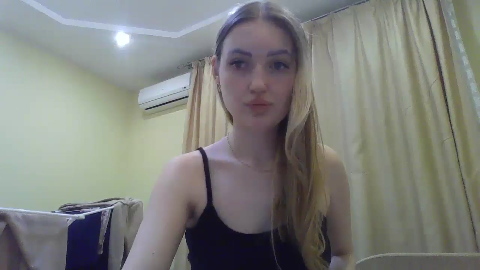 Gallery image thumbnail from EmmaDream18's myfreecams stream on, 12/26/2025, 16:29 image 3 of 20