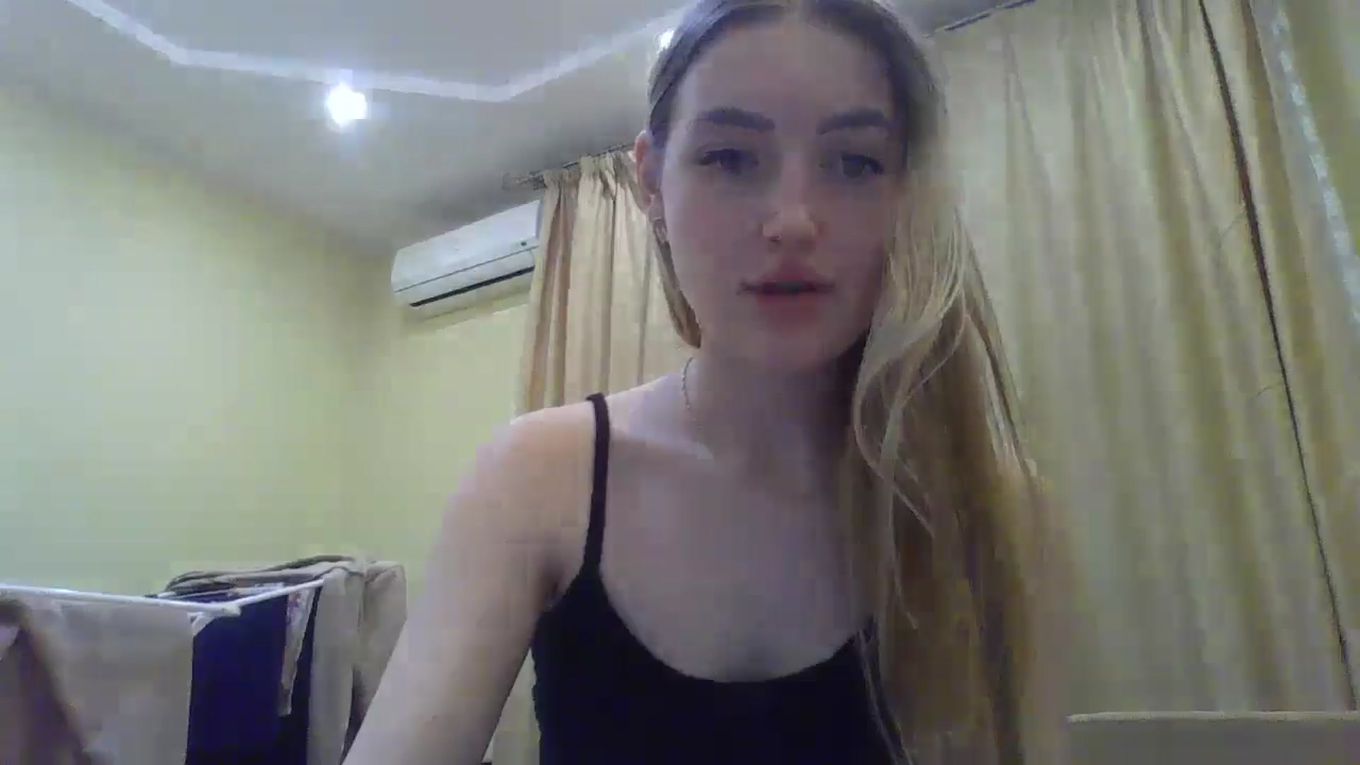 Gallery image thumbnail from EmmaDream18's myfreecams stream on, 12/26/2025, 16:29 image 4 of 20