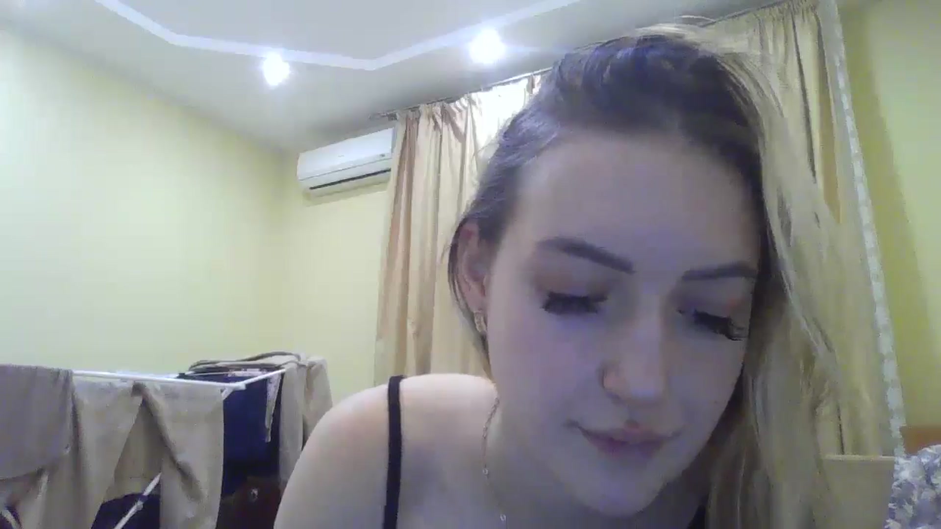 Gallery image thumbnail from EmmaDream18's myfreecams stream on, 12/26/2025, 16:29 image 19 of 20