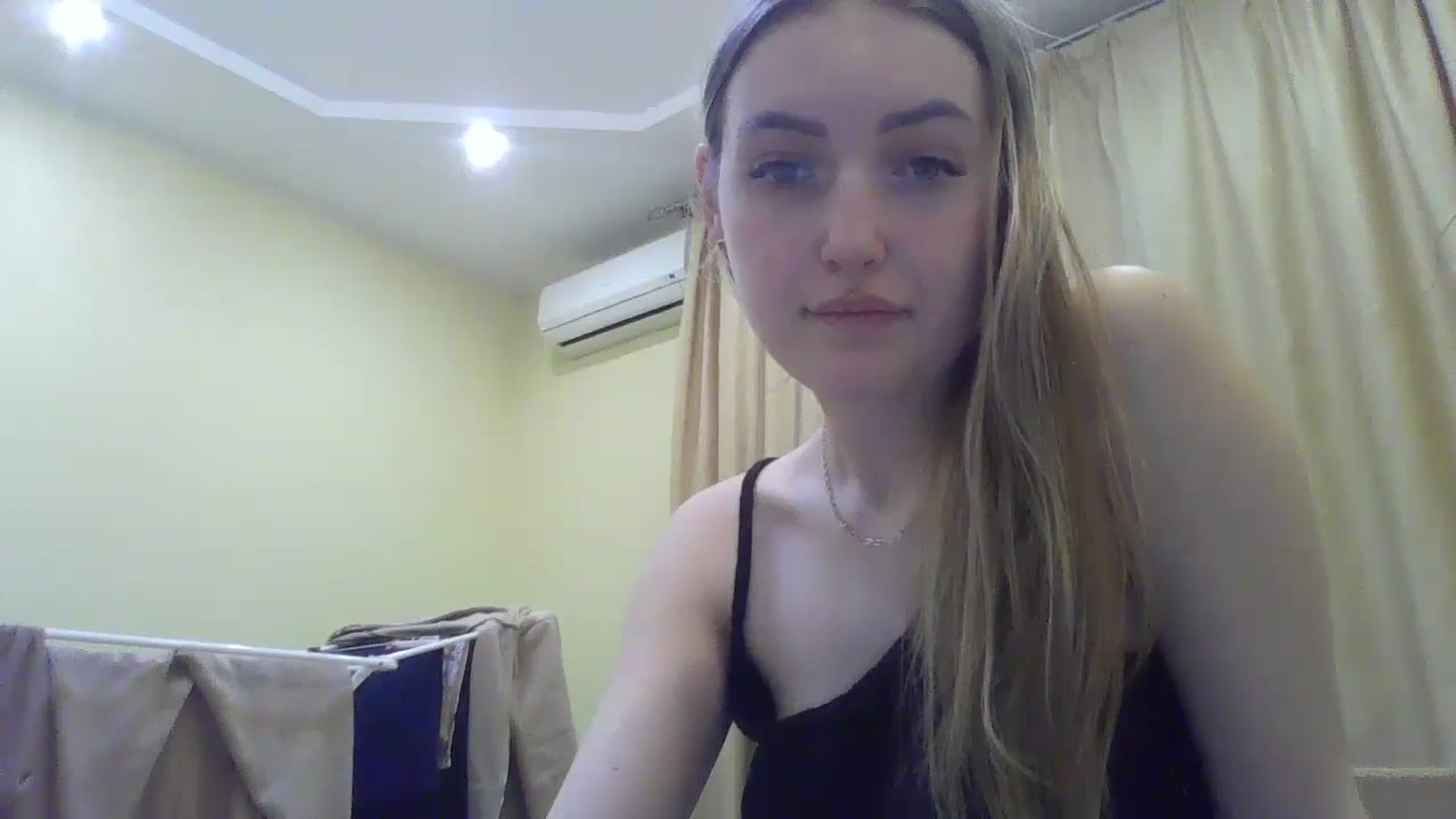 Gallery image thumbnail from EmmaDream18's myfreecams stream on, 12/26/2025, 16:29 image 5 of 20