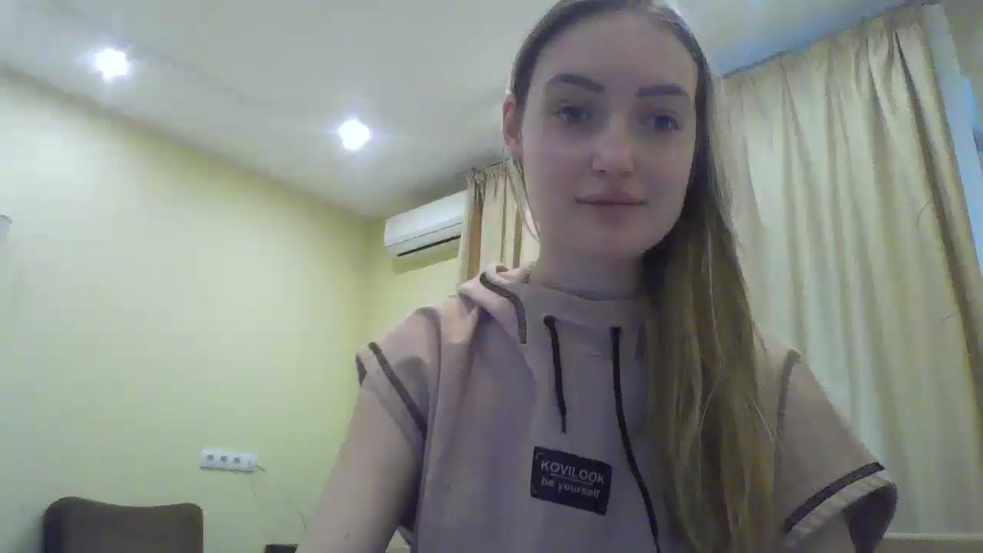 Gallery image thumbnail from EmmaDream18's myfreecams stream on, 01/06/2026, 14:02 image 3 of 20