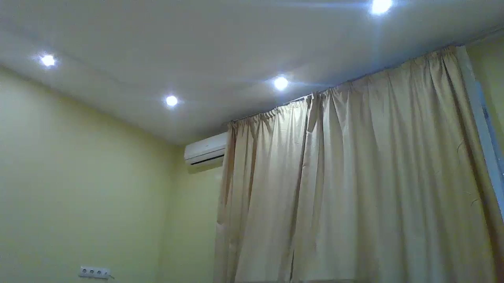Gallery image thumbnail from EmmaDream18's myfreecams stream on, 01/06/2026, 14:02 image 9 of 20
