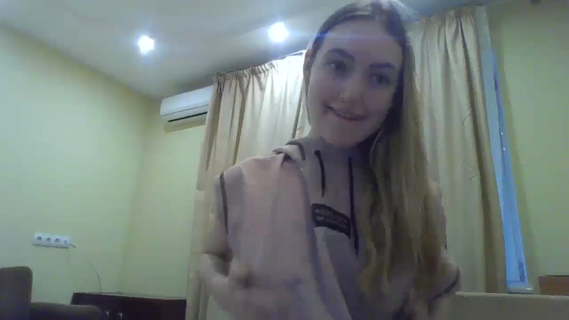 Gallery image thumbnail from EmmaDream18's myfreecams stream on, 01/06/2026, 14:02 image 14 of 20