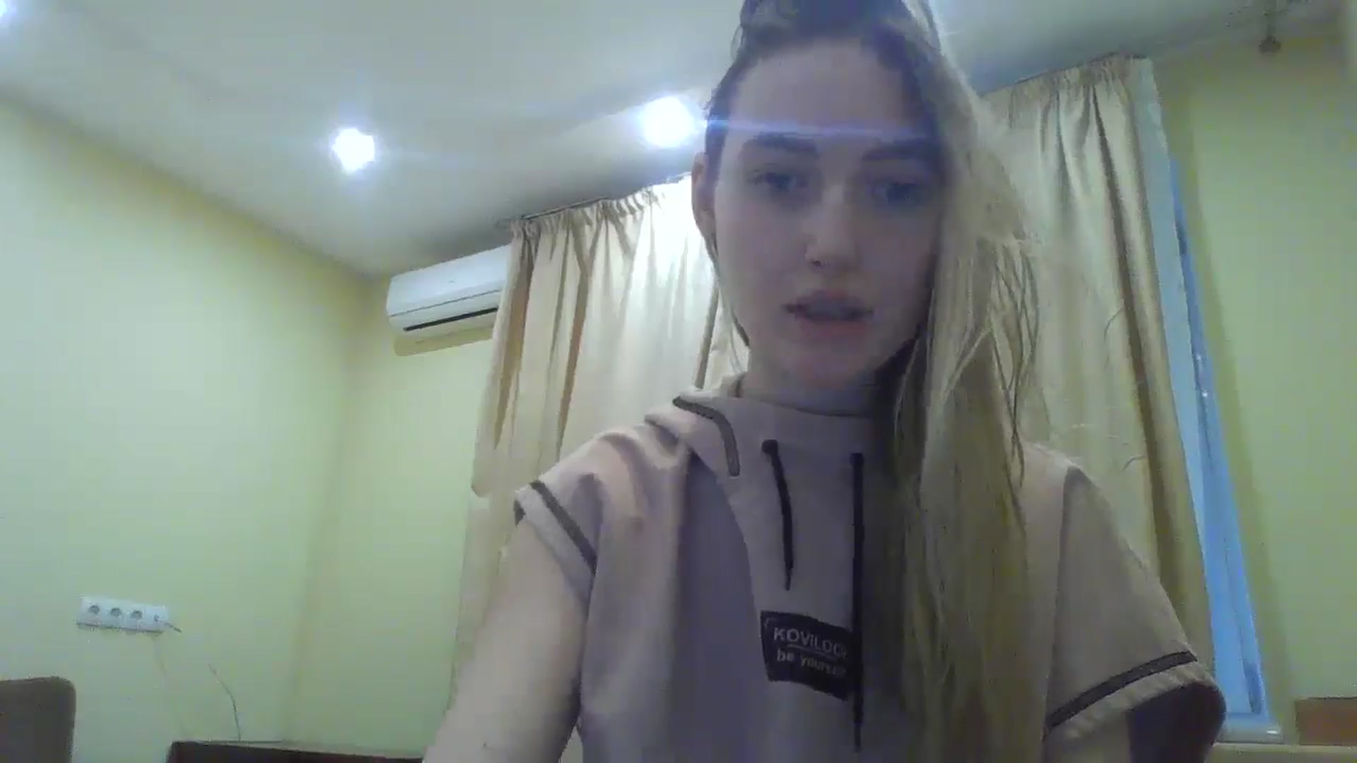 Gallery image thumbnail from EmmaDream18's myfreecams stream on, 01/06/2026, 14:02 image 15 of 20