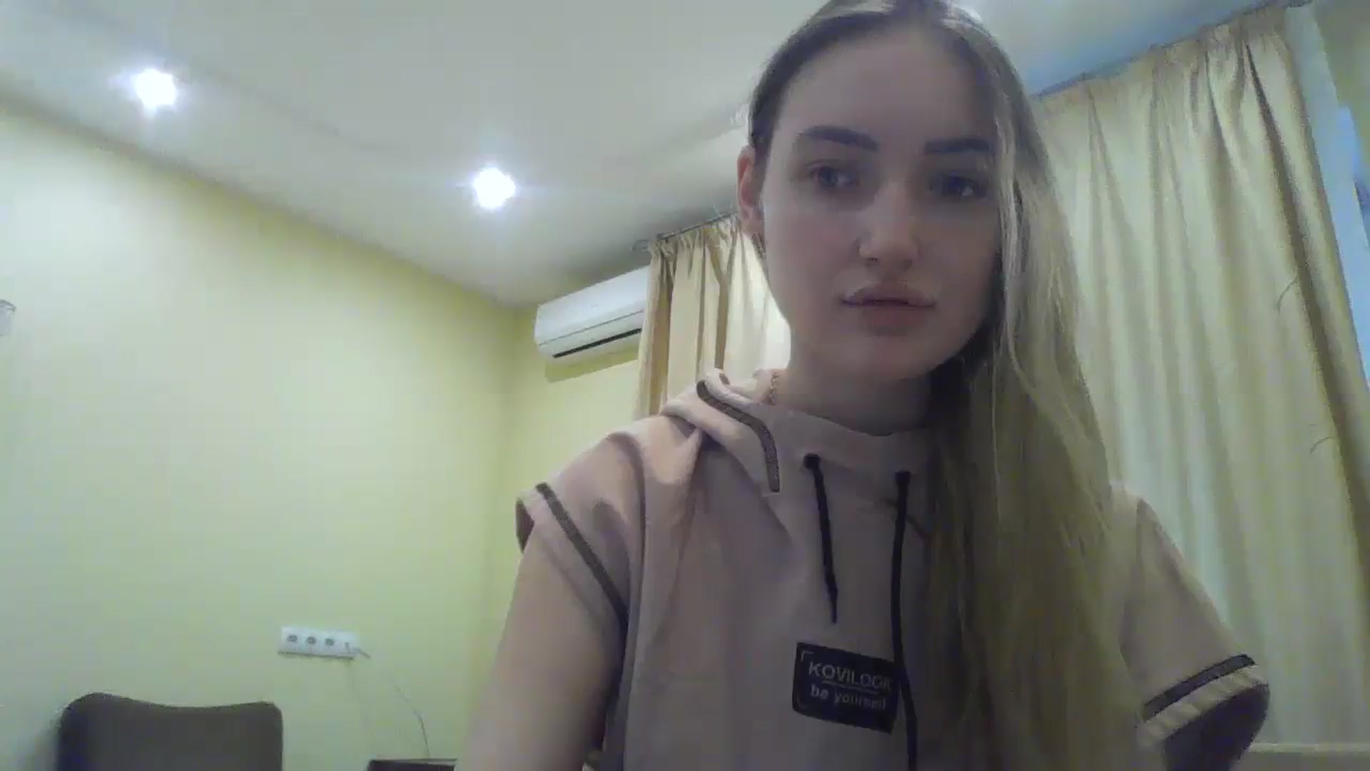 Gallery image thumbnail from EmmaDream18's myfreecams stream on, 01/06/2026, 14:02 image 2 of 20