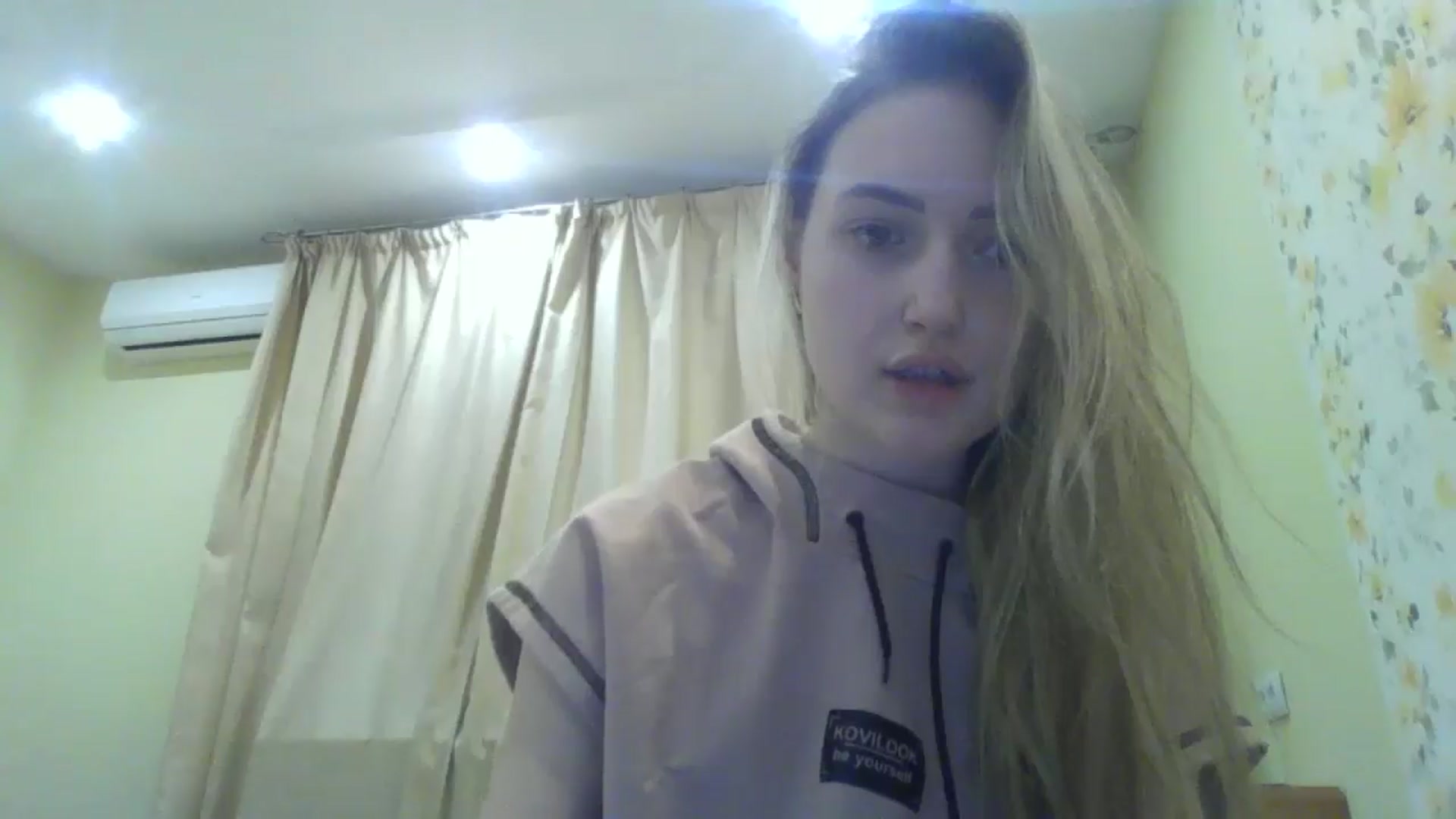 Gallery image thumbnail from EmmaDream18's myfreecams stream on, 01/06/2026, 14:23 image 6 of 20