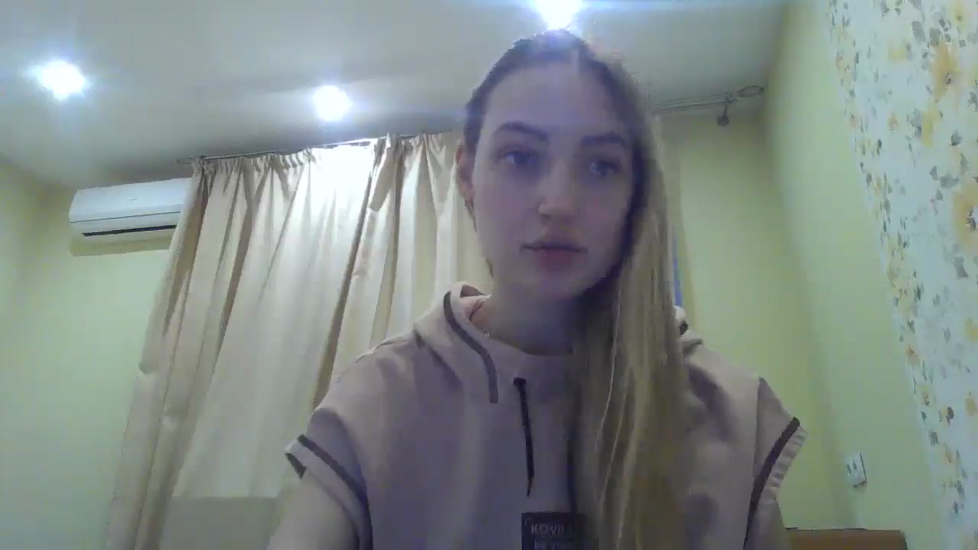 Gallery image thumbnail from EmmaDream18's myfreecams stream on, 01/06/2026, 14:23 image 3 of 20