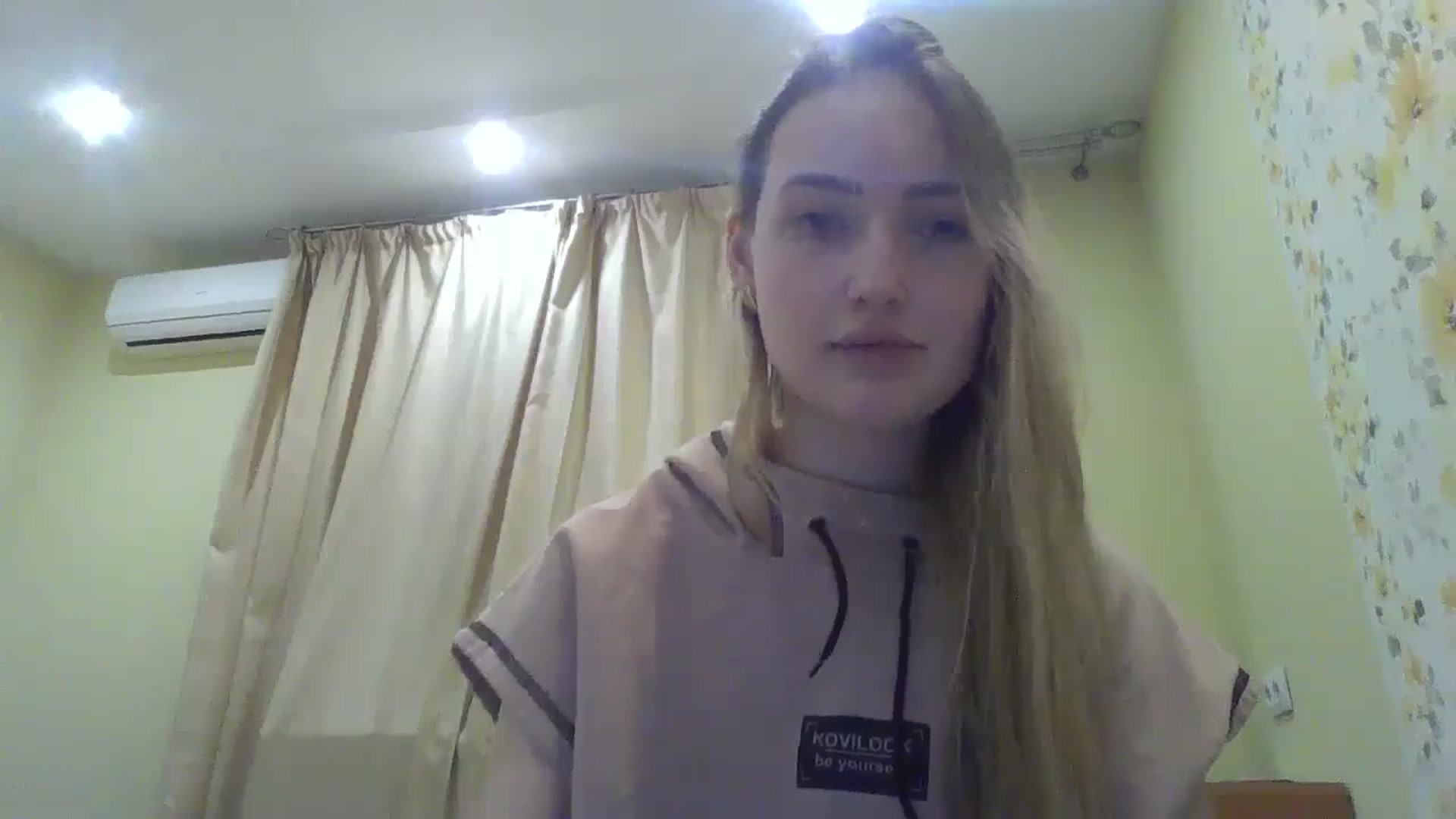Gallery image thumbnail from EmmaDream18's myfreecams stream on, 01/06/2026, 14:23 image 13 of 20