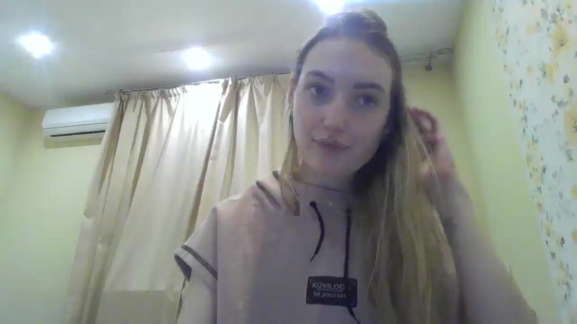 Gallery image thumbnail from EmmaDream18's myfreecams stream on, 01/06/2026, 14:23 image 14 of 20