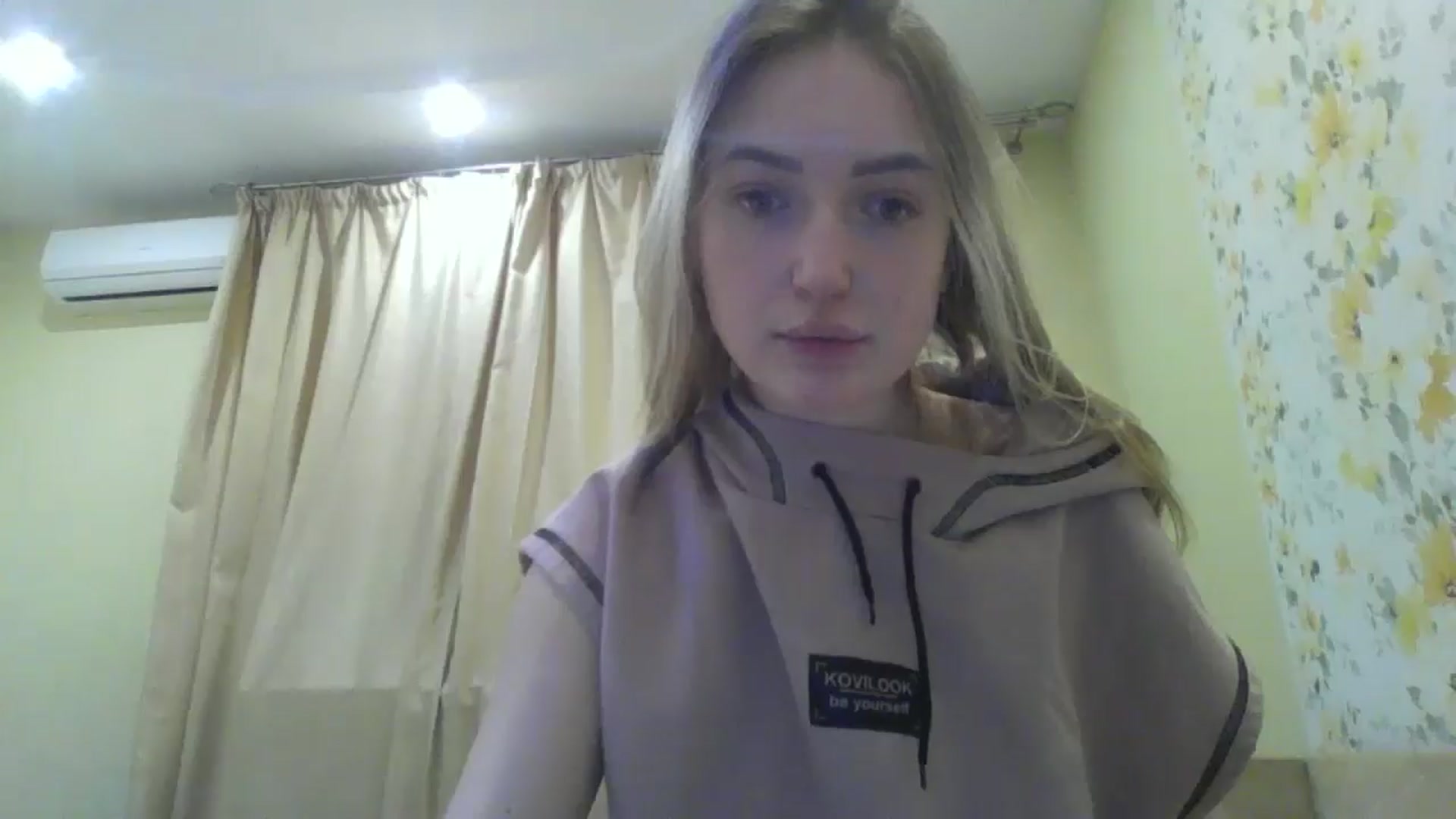 Gallery image thumbnail from EmmaDream18's myfreecams stream on, 01/06/2026, 14:55 image 5 of 20