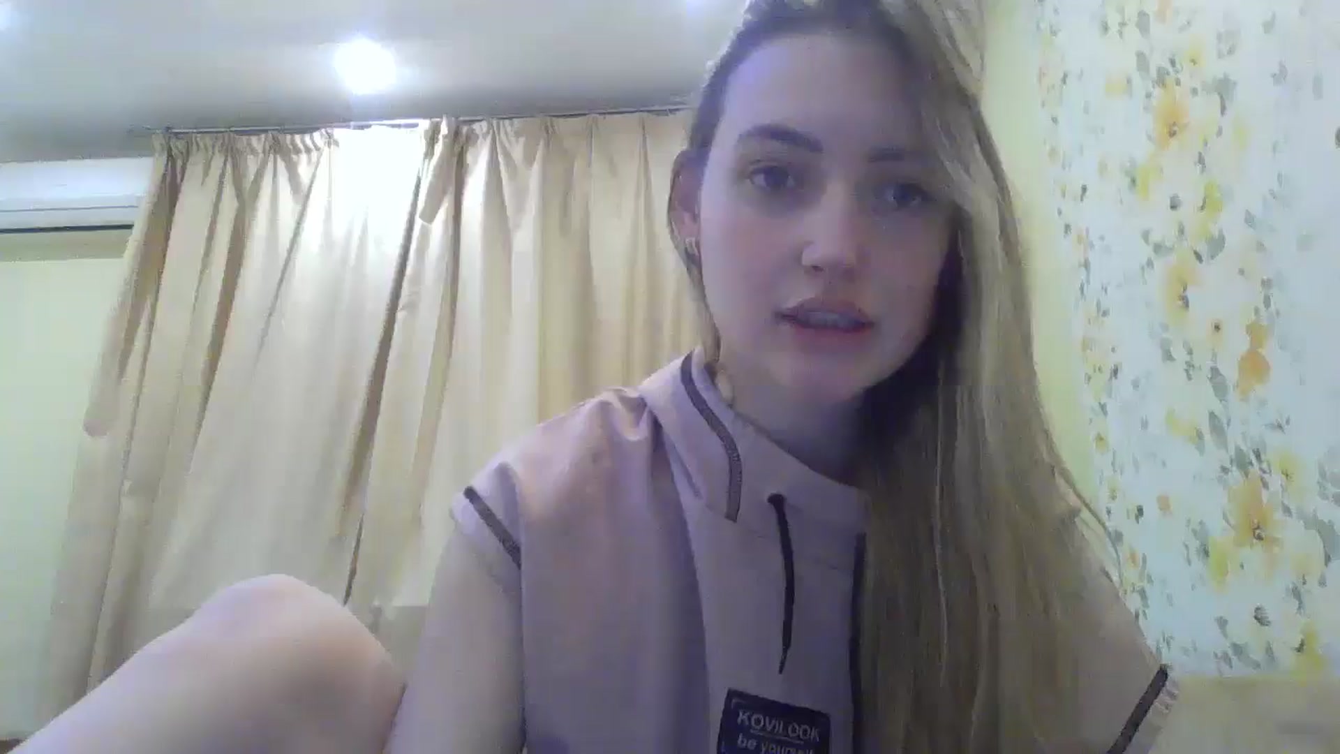 Gallery image thumbnail from EmmaDream18's myfreecams stream on, 01/06/2026, 14:55 image 14 of 20