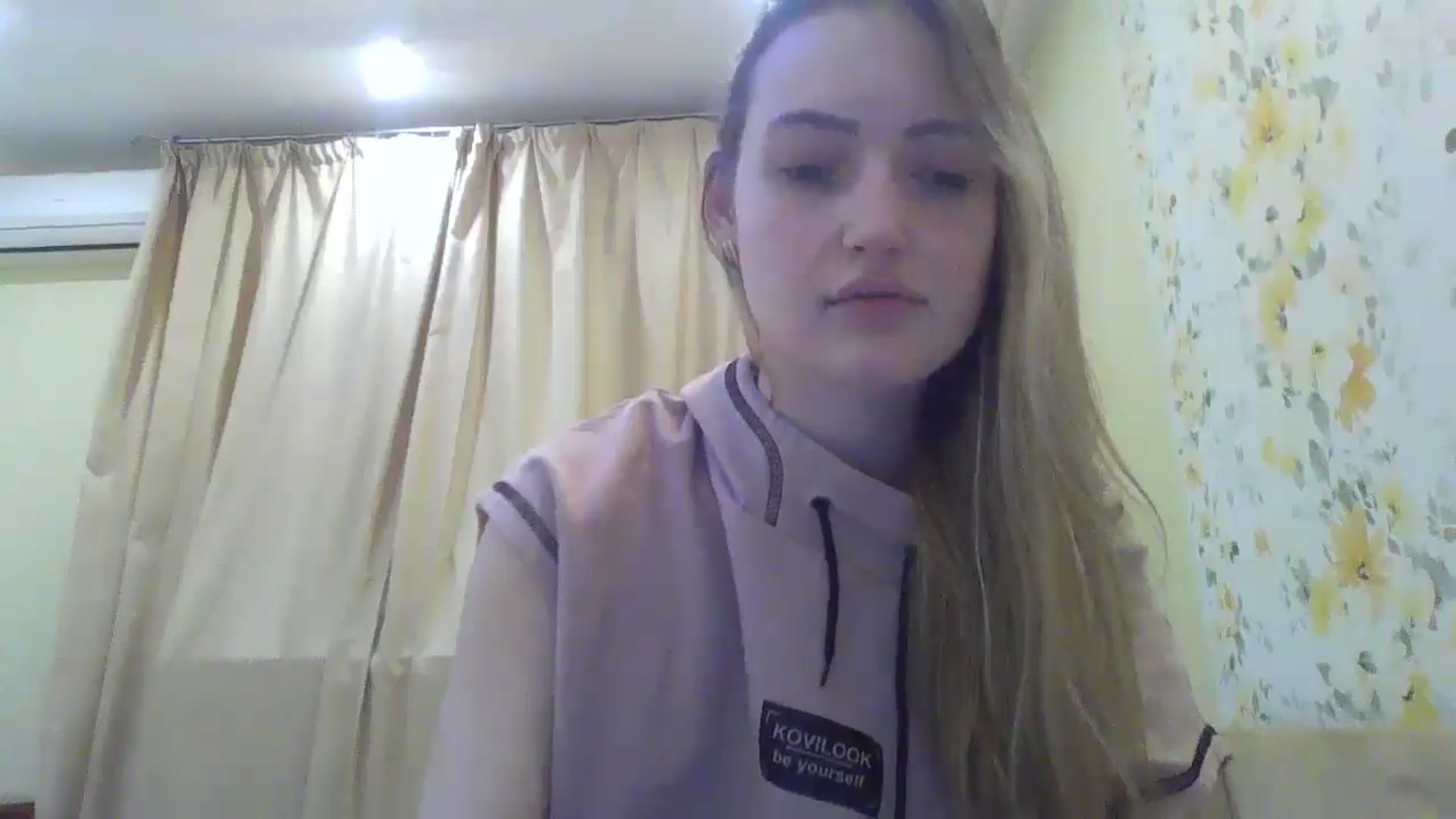 Gallery image thumbnail from EmmaDream18's myfreecams stream on, 01/06/2026, 14:55 image 13 of 20