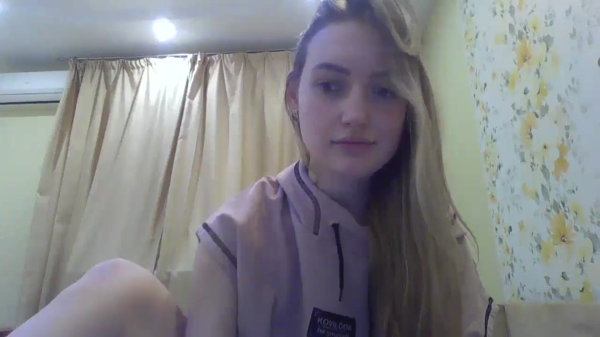 Gallery image thumbnail from EmmaDream18's myfreecams stream on, 01/06/2026, 14:55 image 15 of 20