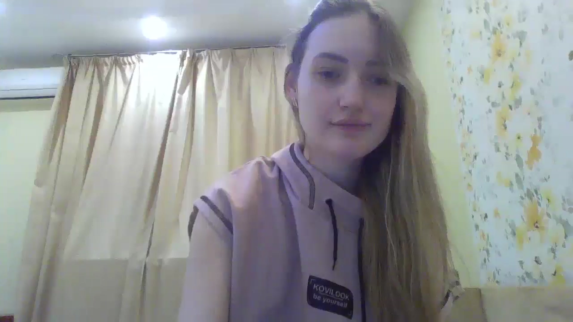 Gallery image thumbnail from EmmaDream18's myfreecams stream on, 01/06/2026, 14:55 image 11 of 20