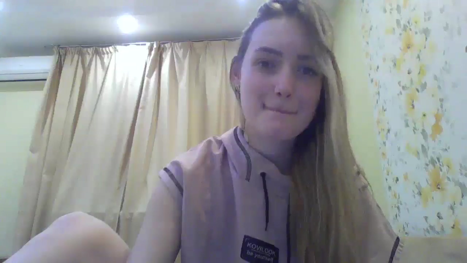 Gallery image thumbnail from EmmaDream18's myfreecams stream on, 01/06/2026, 14:55 image 16 of 20