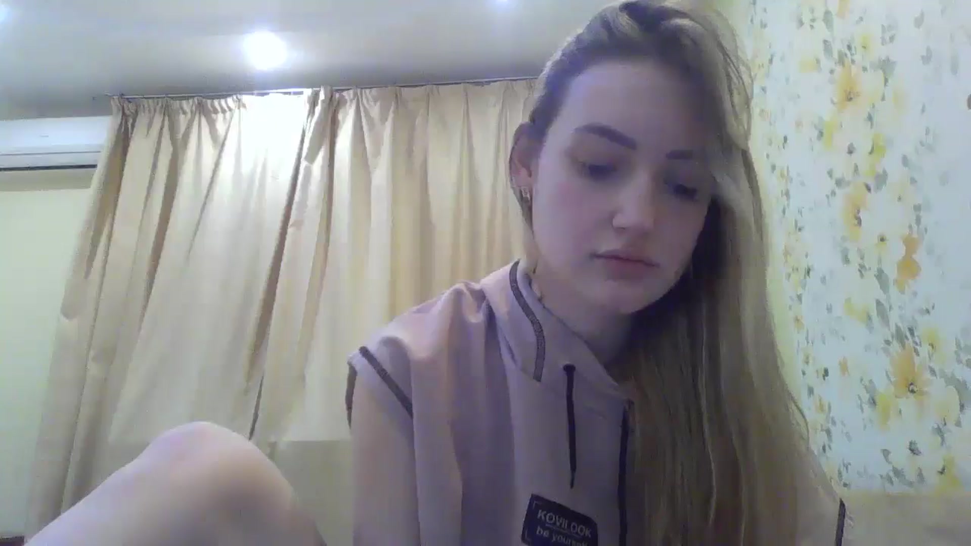 Gallery image thumbnail from EmmaDream18's myfreecams stream on, 01/06/2026, 14:55 image 18 of 20