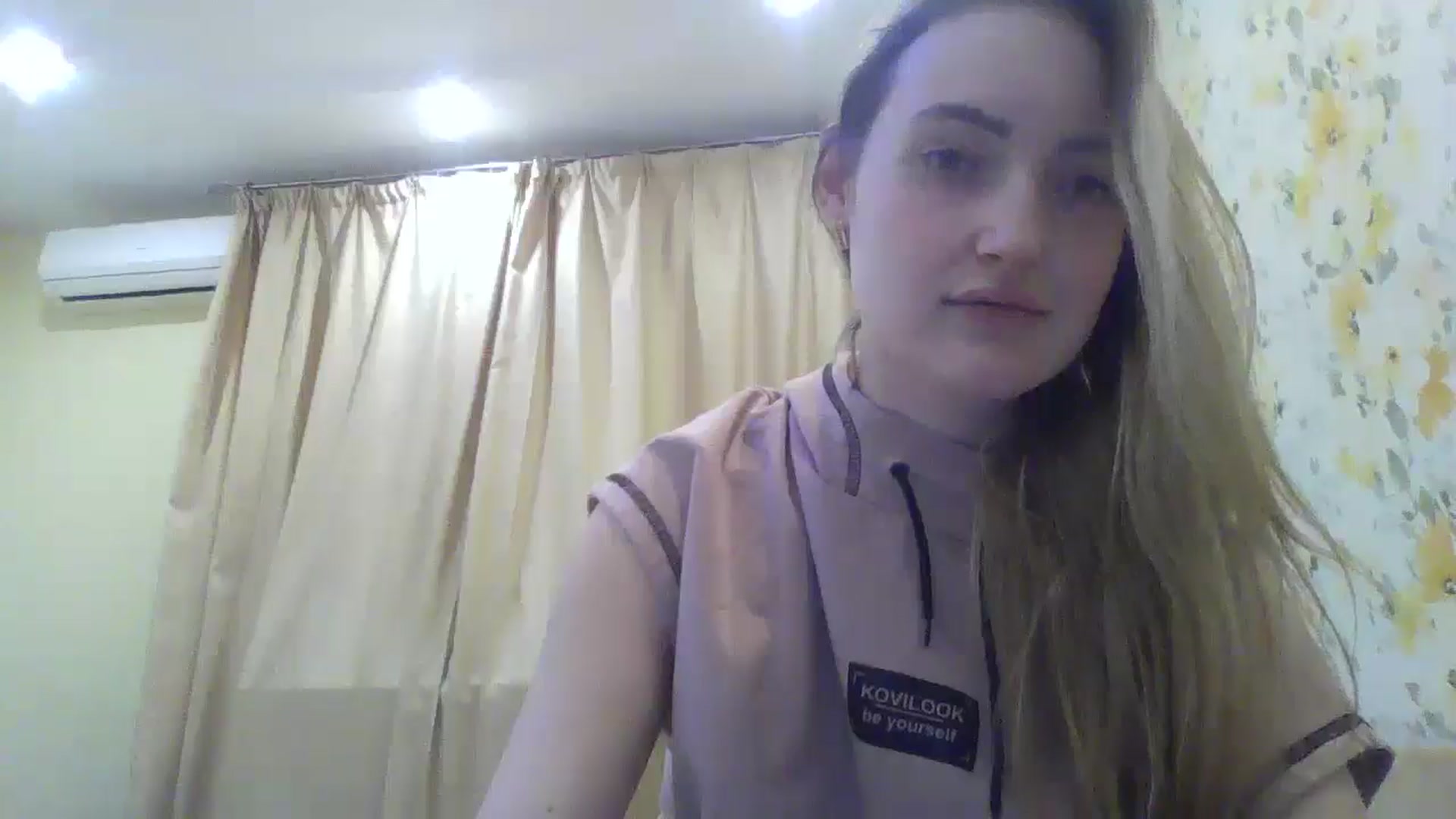 Gallery image thumbnail from EmmaDream18's myfreecams stream on, 01/06/2026, 14:55 image 7 of 20