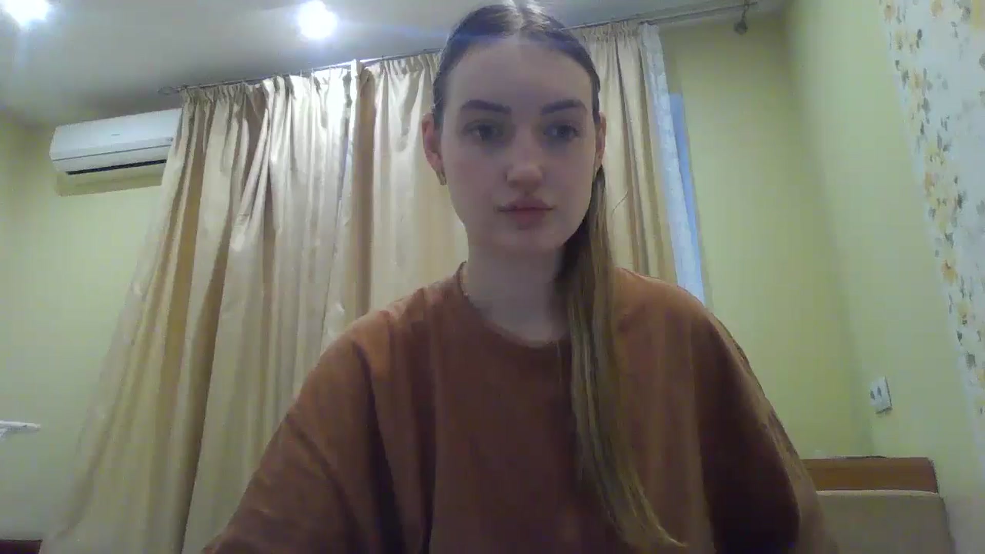 Gallery image thumbnail from EmmaDream18's myfreecams stream on, 01/10/2026, 12:21 image 3 of 20