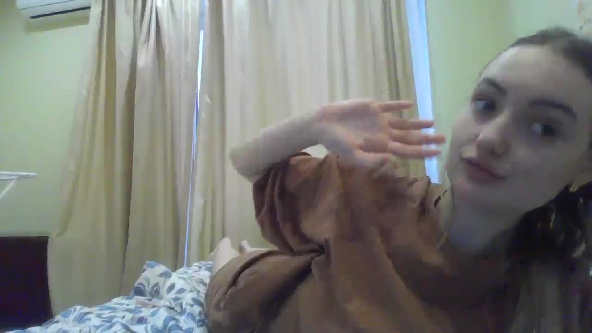 Gallery image thumbnail from EmmaDream18's myfreecams stream on, 01/10/2026, 13:22 image 3 of 20