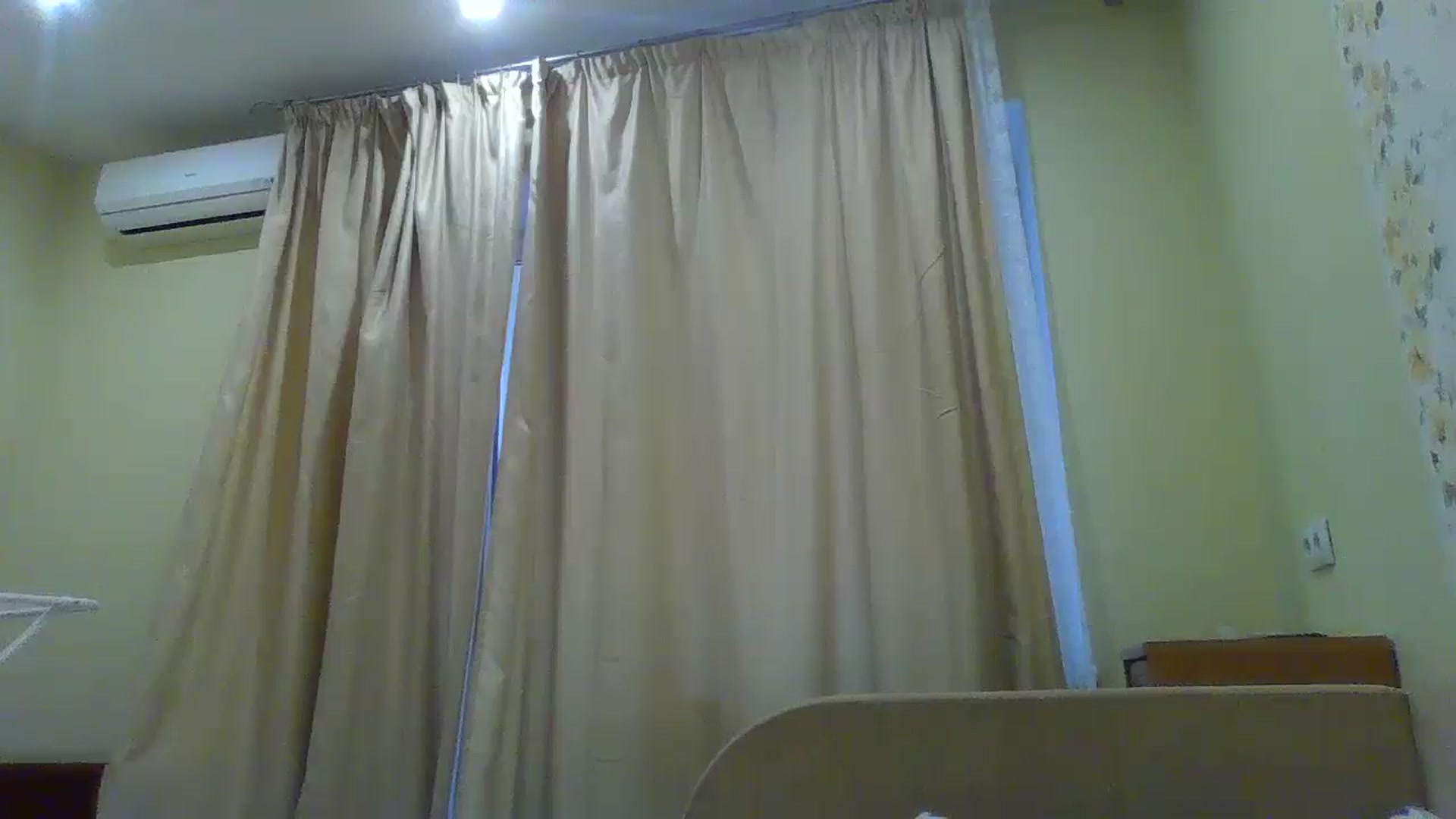 Gallery image thumbnail from EmmaDream18's myfreecams stream on, 01/10/2026, 13:22 image 16 of 20