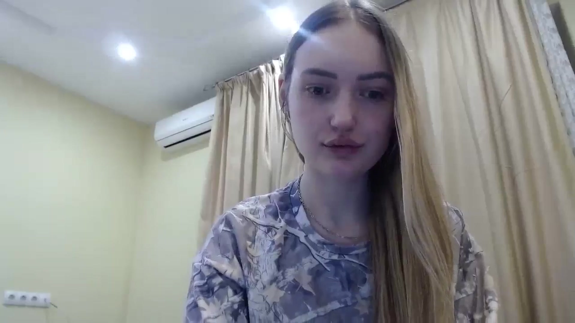 Gallery image thumbnail from EmmaDream18's myfreecams stream on, 01/11/2026, 17:26 image 9 of 20