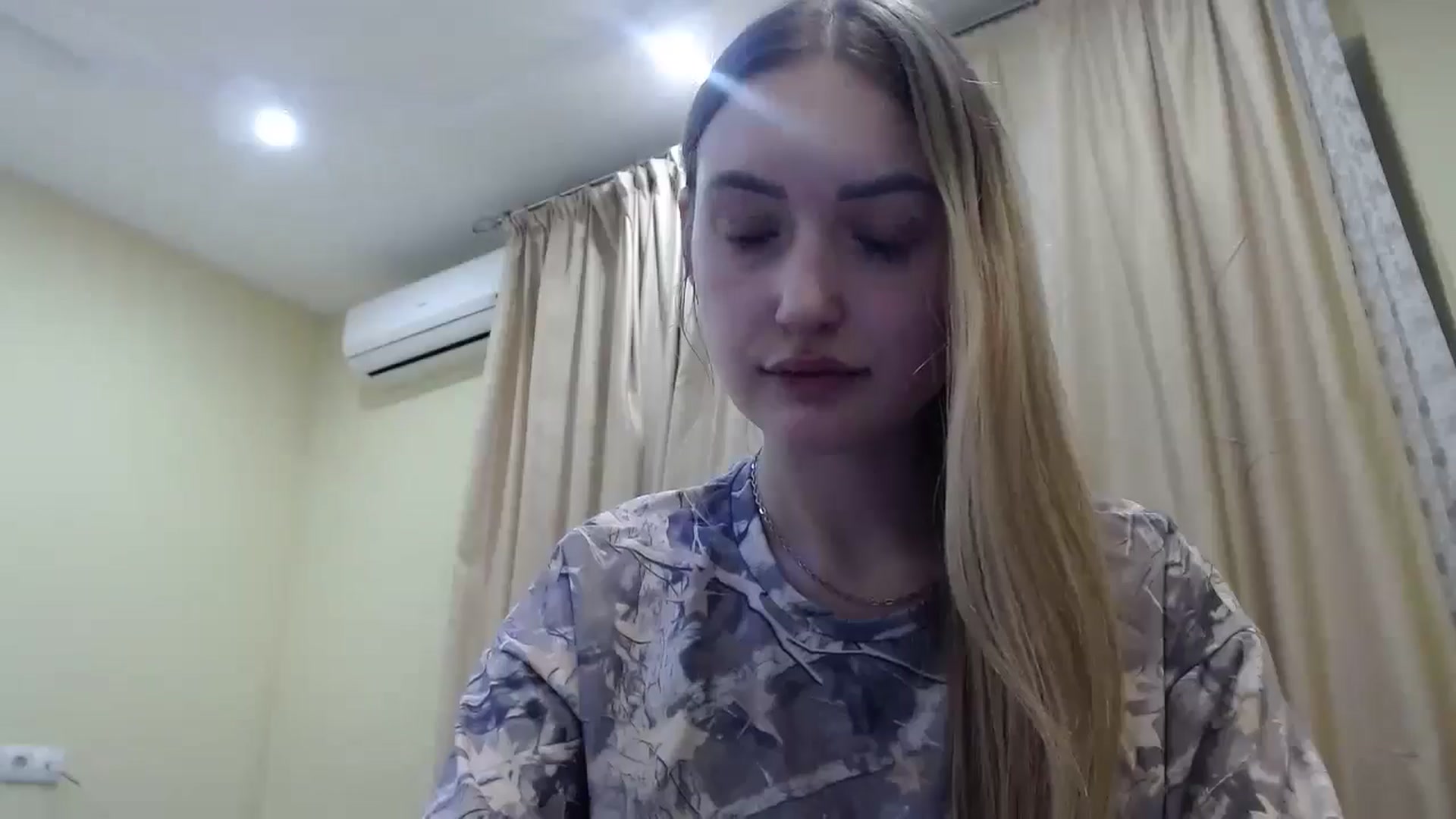 Gallery image thumbnail from EmmaDream18's myfreecams stream on, 01/11/2026, 17:26 image 13 of 20