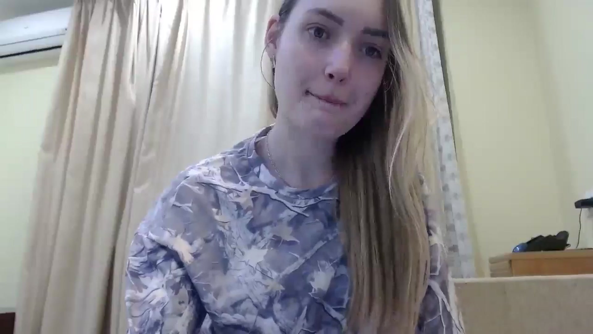 Gallery image thumbnail from EmmaDream18's myfreecams stream on, 01/11/2026, 19:15 image 15 of 20