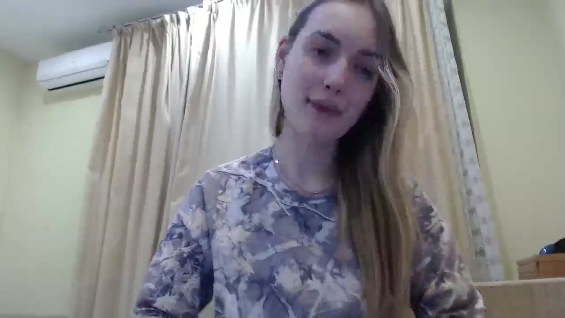 Gallery image thumbnail from EmmaDream18's myfreecams stream on, 01/11/2026, 19:15 image 12 of 20