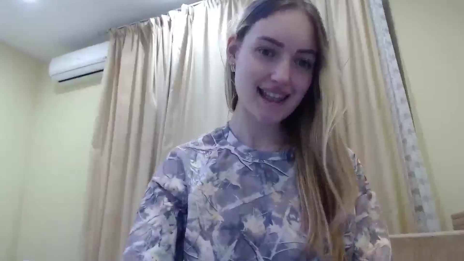 Gallery image thumbnail from EmmaDream18's myfreecams stream on, 01/11/2026, 19:15 image 3 of 20