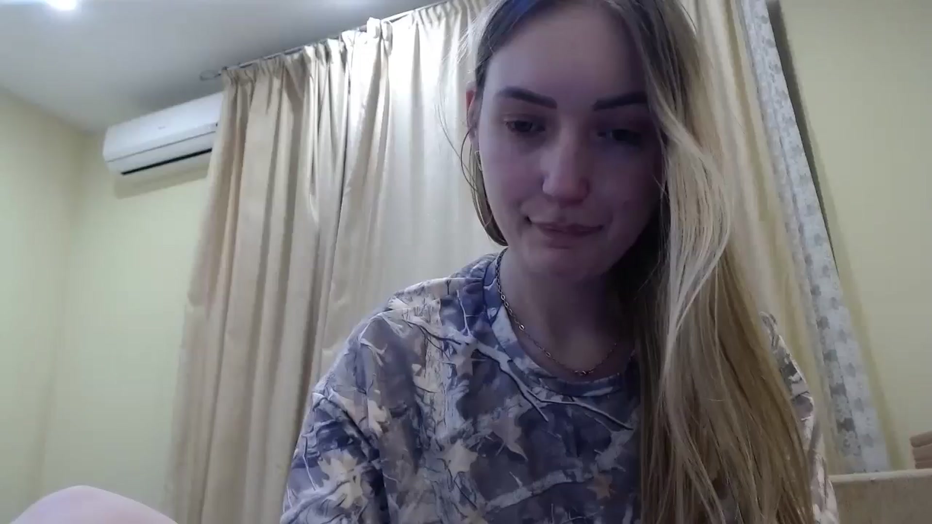 Gallery image thumbnail from EmmaDream18's myfreecams stream on, 01/11/2026, 19:15 image 7 of 20