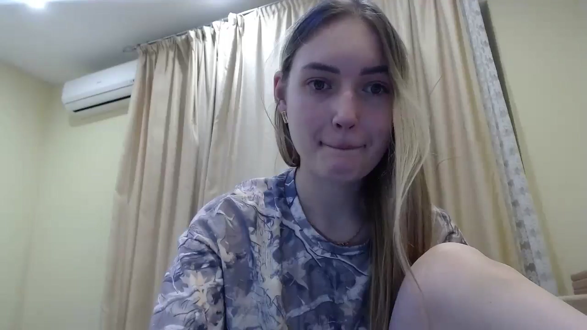 Gallery image thumbnail from EmmaDream18's myfreecams stream on, 01/11/2026, 19:15 image 9 of 20