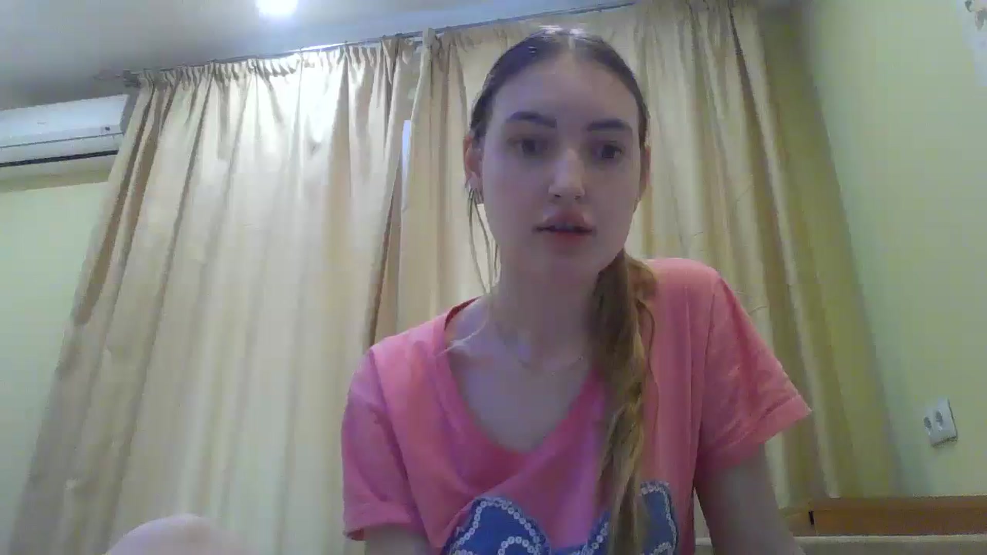 Gallery image thumbnail from EmmaDream18's myfreecams stream on, 01/18/2026, 11:44 image 15 of 20