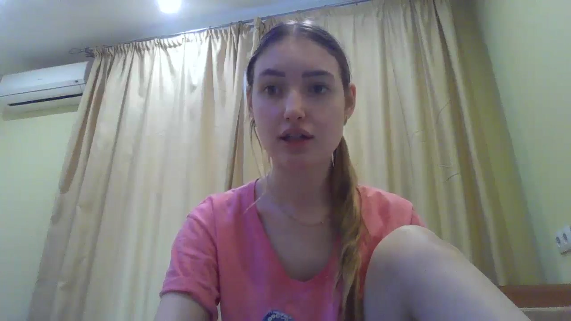 Gallery image thumbnail from EmmaDream18's myfreecams stream on, 01/18/2026, 11:44 image 17 of 20