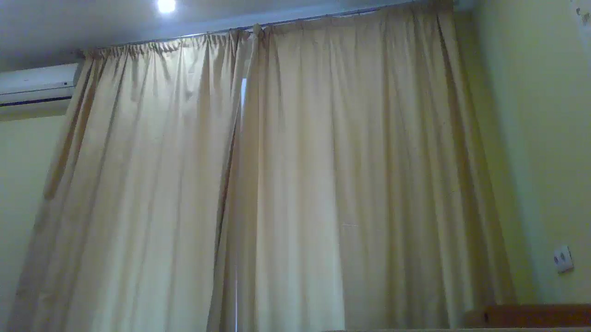Gallery image thumbnail from EmmaDream18's myfreecams stream on, 01/18/2026, 11:44 image 10 of 20