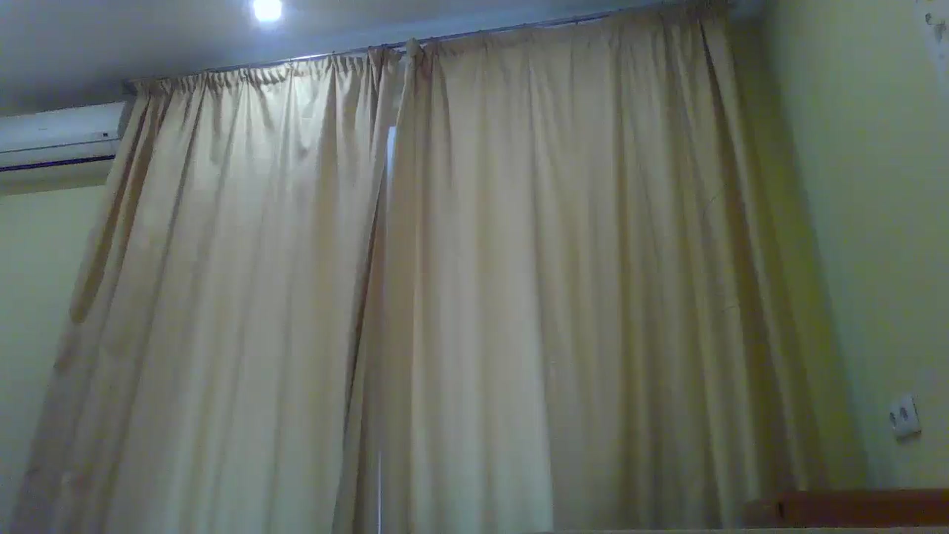 Gallery image thumbnail from EmmaDream18's myfreecams stream on, 01/18/2026, 11:44 image 12 of 20
