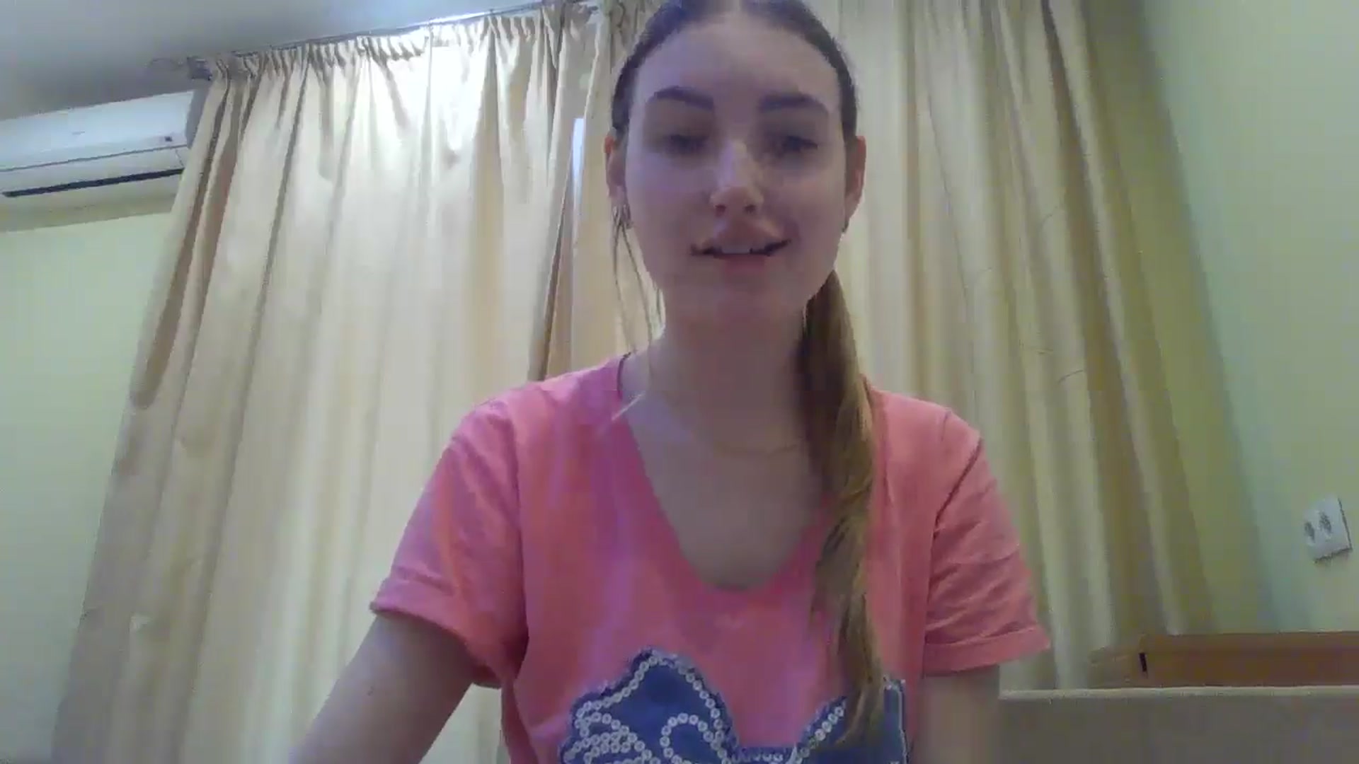 Gallery image thumbnail from EmmaDream18's myfreecams stream on, 01/18/2026, 11:44 image 3 of 20