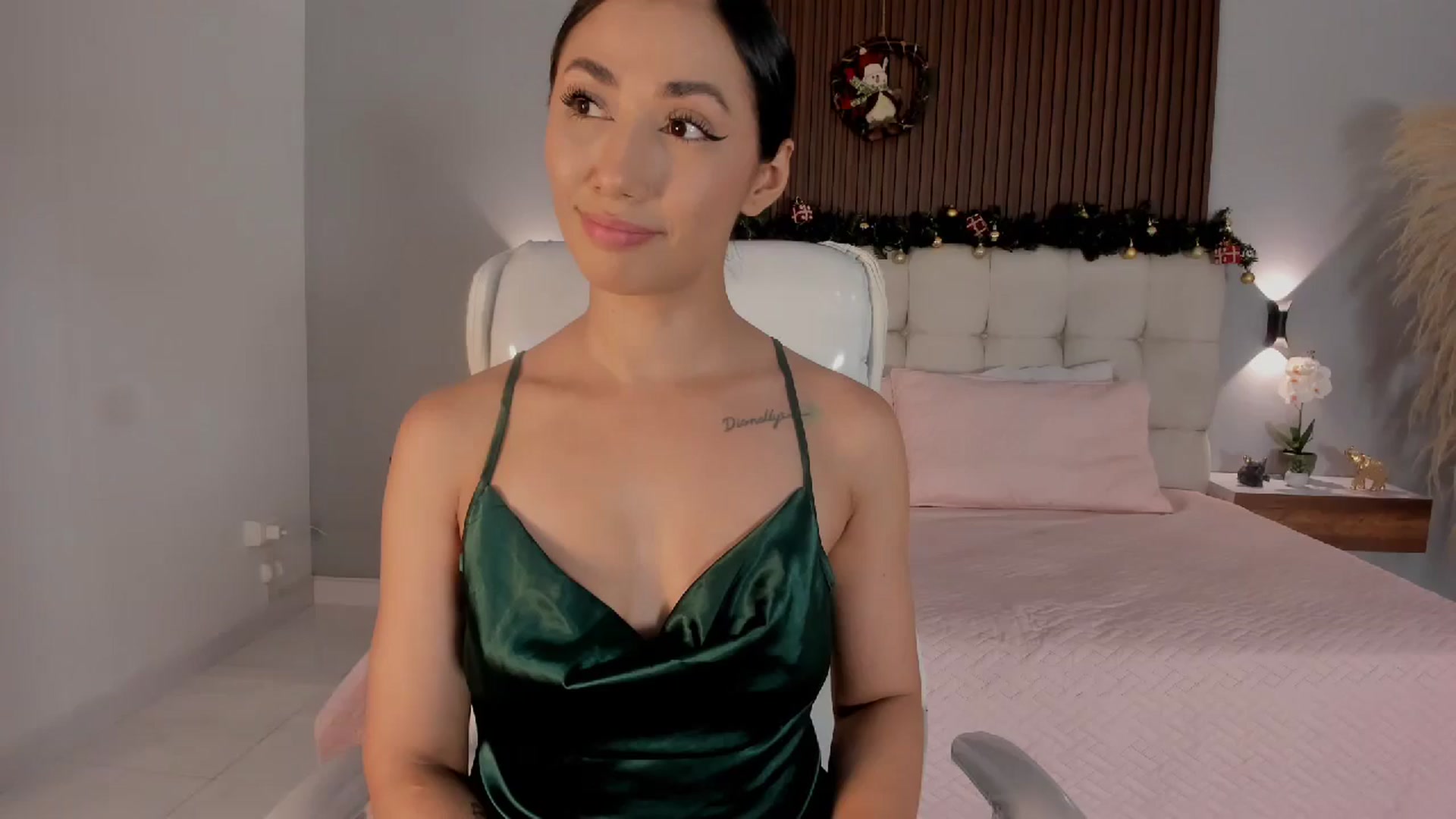 Gallery image thumbnail from EmmaGallardo's myfreecams stream on, 12/31/2025, 10:20 image 11 of 20