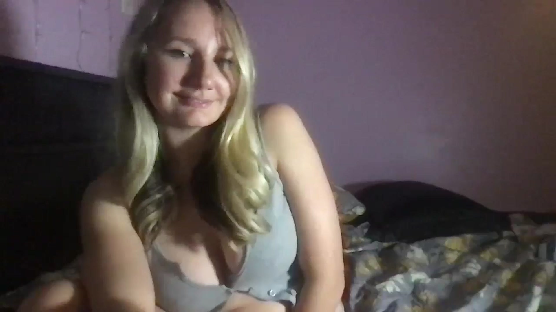 Gallery image thumbnail from EmmaHaze's myfreecams stream on, 12/16/2024, 06:38 image 9 of 20