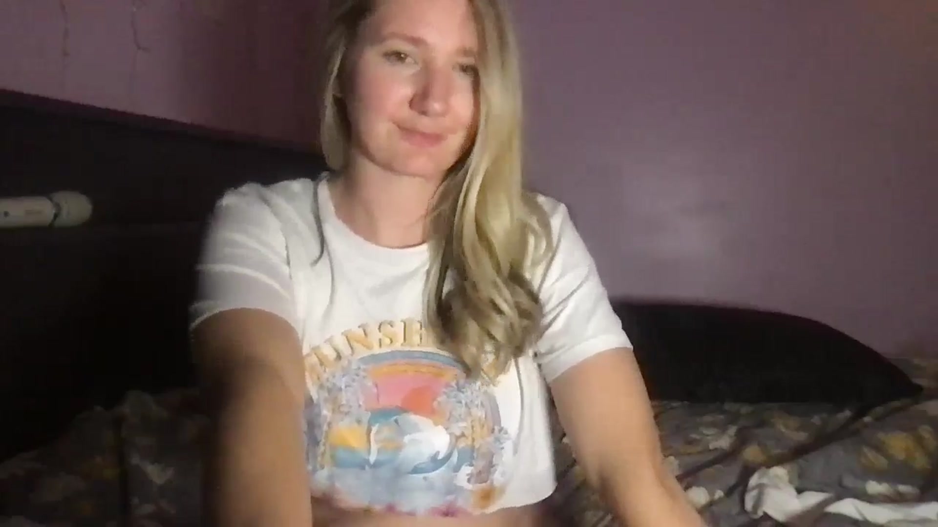 Gallery image thumbnail from EmmaHaze's myfreecams stream on, 12/19/2024, 06:15 image 7 of 20