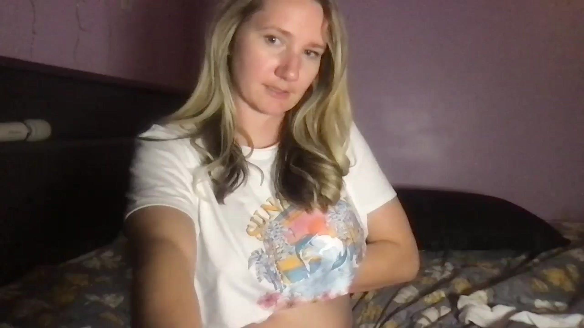 Gallery image thumbnail from EmmaHaze's myfreecams stream on, 12/19/2024, 06:15 image 1 of 20
