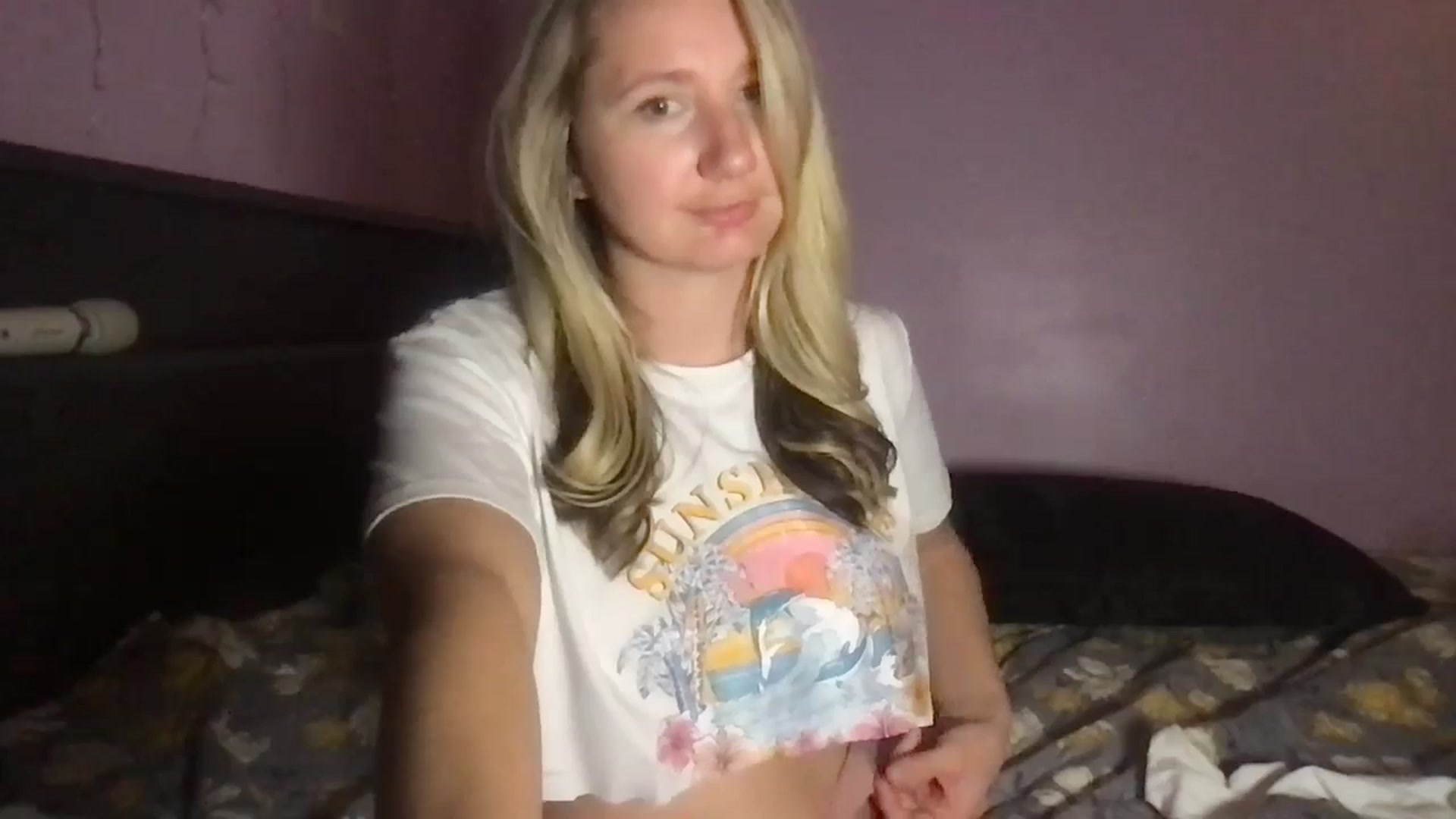 Gallery image thumbnail from EmmaHaze's myfreecams stream on, 12/19/2024, 06:15 image 15 of 20
