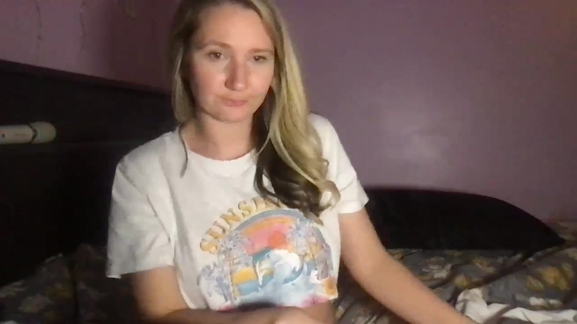 Gallery image thumbnail from EmmaHaze's myfreecams stream on, 12/19/2024, 06:15 image 8 of 20