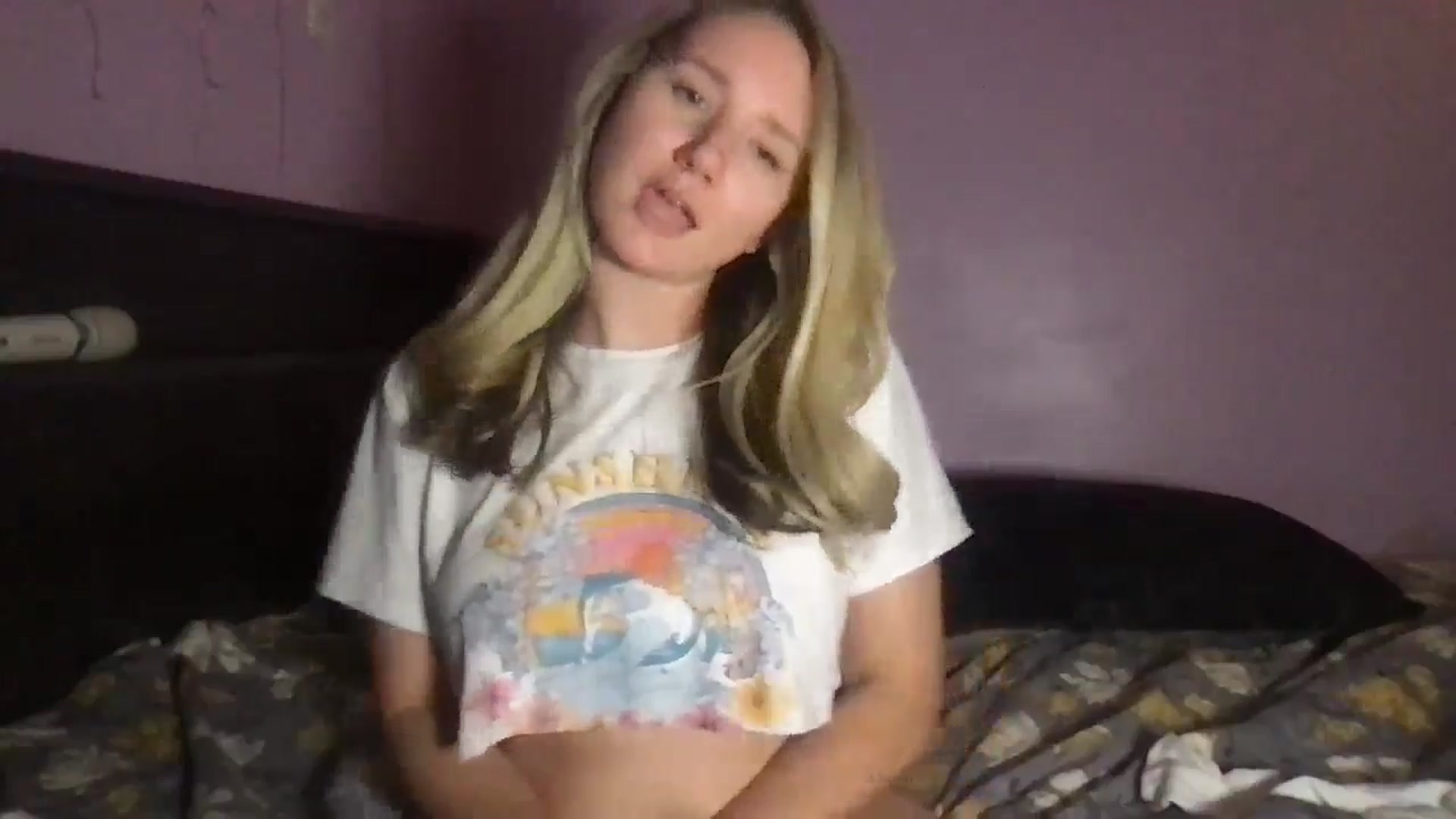 Gallery image thumbnail from EmmaHaze's myfreecams stream on, 12/19/2024, 06:15 image 11 of 20