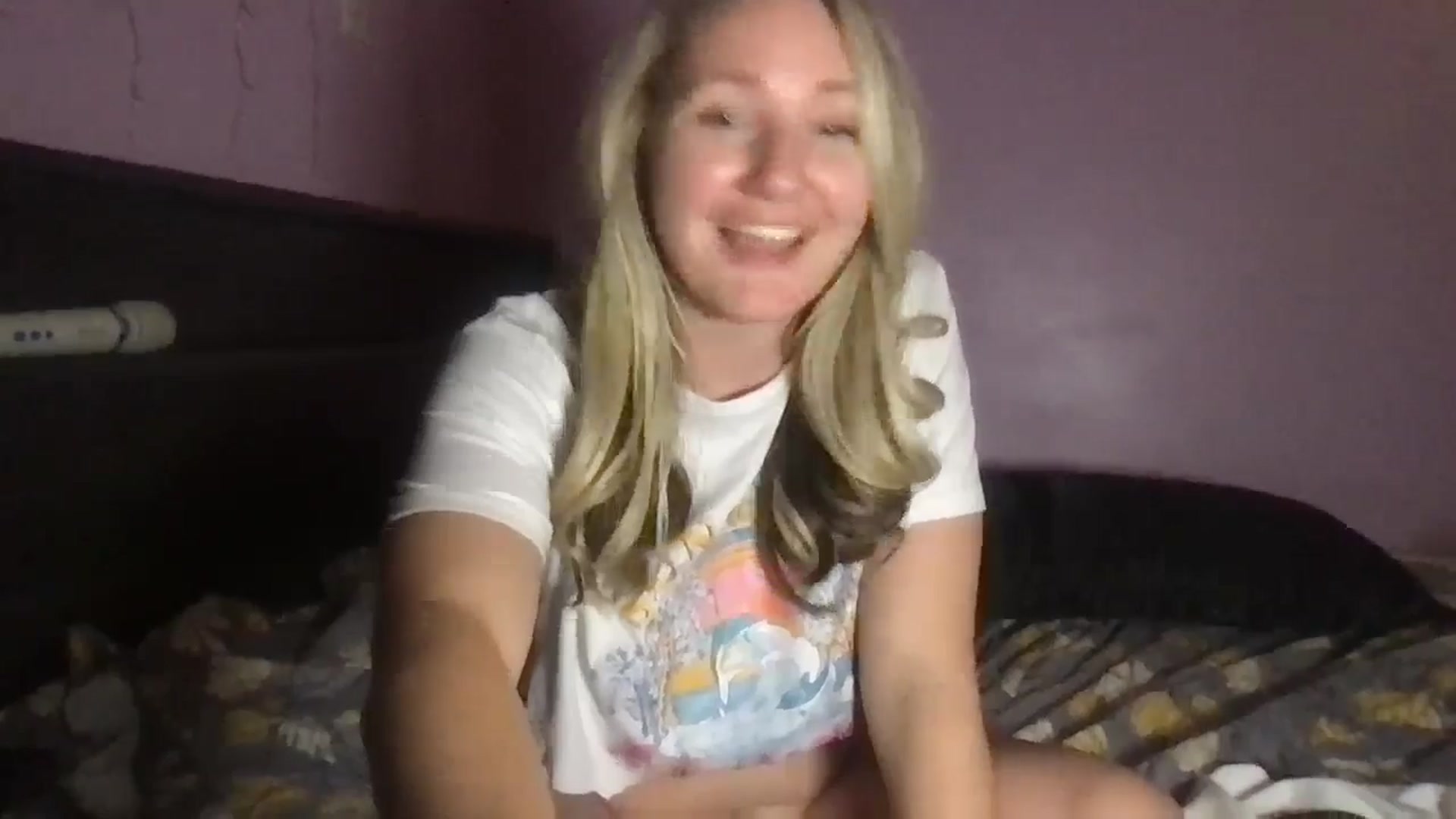 Gallery image thumbnail from EmmaHaze's myfreecams stream on, 12/19/2024, 07:09 image 15 of 20